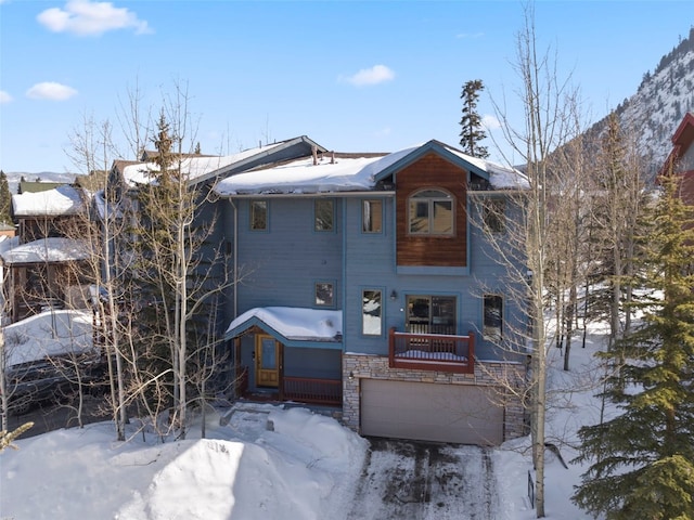 view of front of house featuring a garage