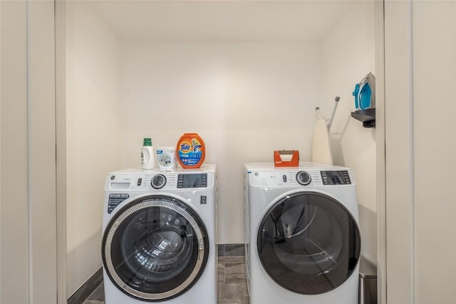 laundry room with laundry area and independent washer and dryer