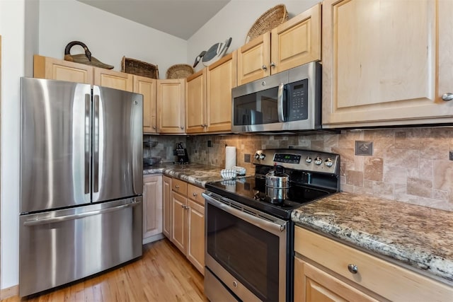 502 Northstar Dr Unit 1947, Keystone, CO 80435 - kitchen featuring stainless steel appliances, light brown cabinetry, light wood-style flooring, and backsplash
