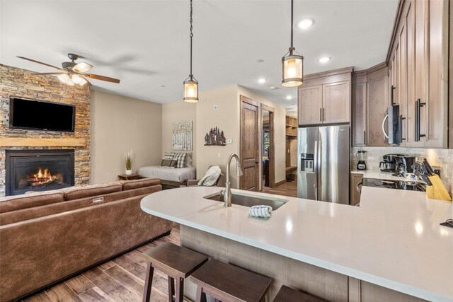 102 Lake Ridge Cir Unit 1887, Keystone, CO 80435 - kitchen with stainless steel appliances, a sink, open floor plan, a peninsula, and recessed lighting