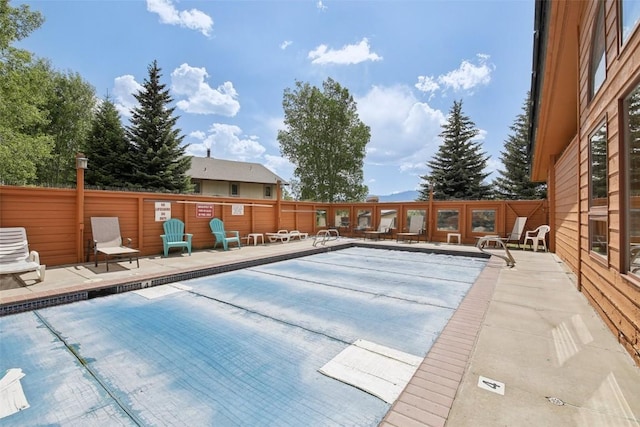 17 James Ct, Dillon, CO 80435 - community pool with a patio