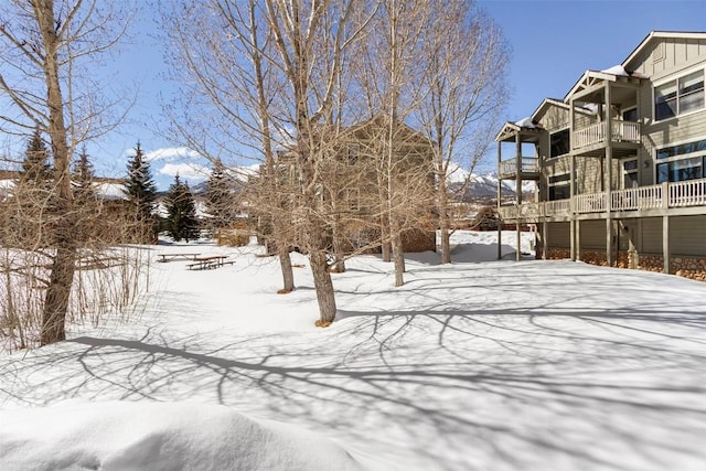 view of yard layered in snow