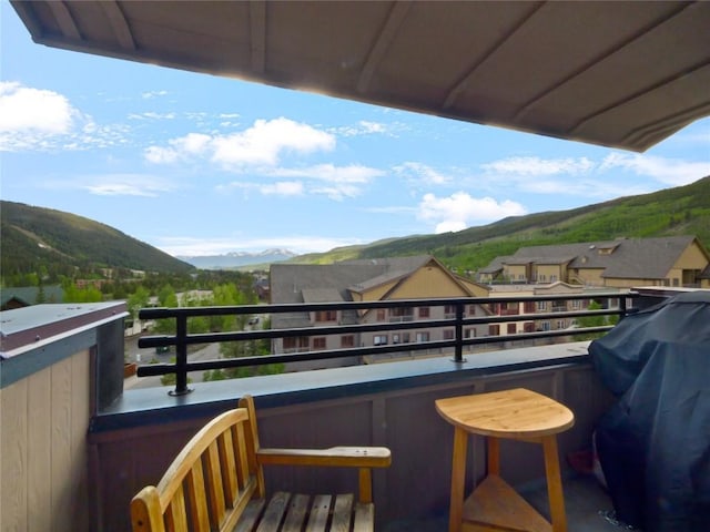balcony featuring grilling area, a mountain view, and a residential view