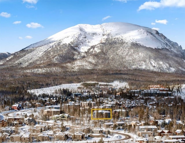 property view of mountains with a residential view