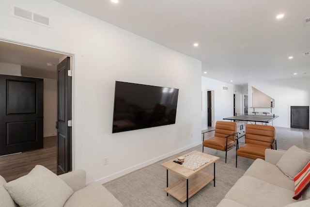 living area featuring baseboards, visible vents, and recessed lighting