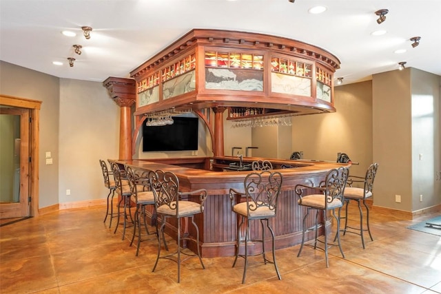 174 Sage Dr, Breckenridge, CO 80424 - bar with indoor wet bar, recessed lighting, baseboards, and concrete flooring