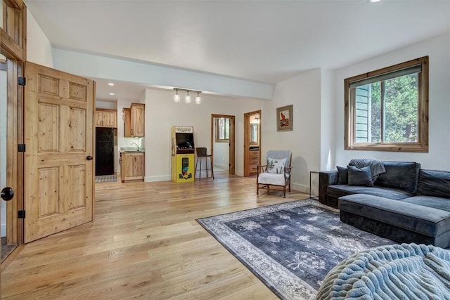 living room featuring light wood-style flooring, baseboards, and recessed lighting