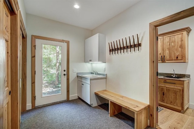 mudroom featuring recessed lighting, baseboards, indoor wet bar, and a sink