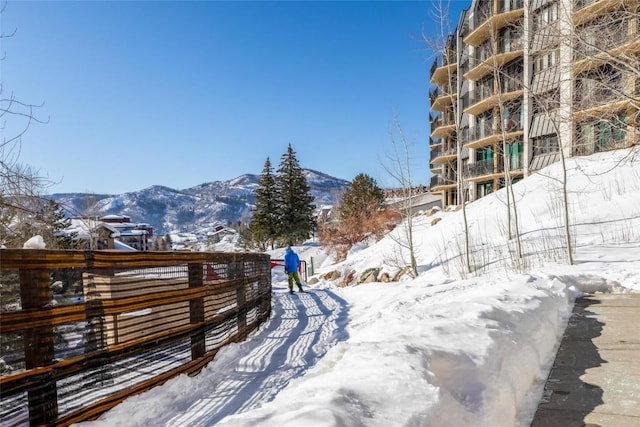 view of home's community featuring a mountain view