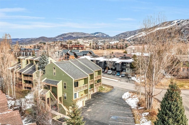 drone / aerial view featuring a mountain view