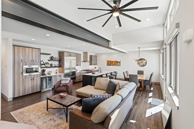living room featuring recessed lighting, ceiling fan, wine cooler, baseboards, and dark wood-style flooring
