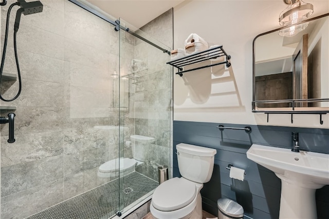 bathroom featuring toilet and a shower stall