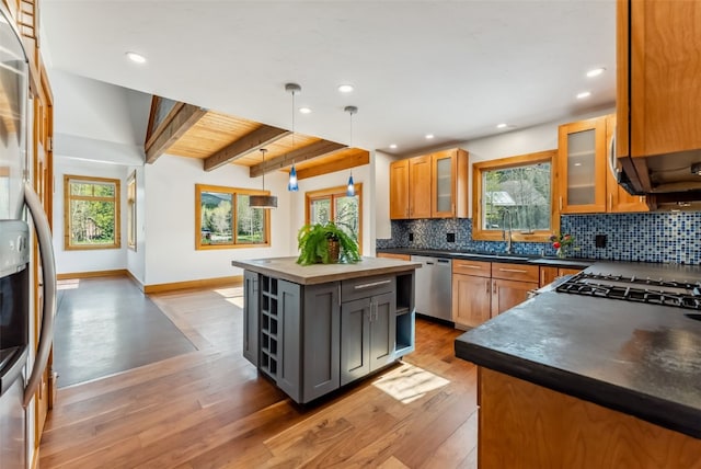 475 Vail Cir, Dillon, CO 80435 - kitchen with stainless steel appliances, a sink, dark countertops, plenty of natural light, and beam ceiling