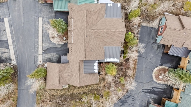aerial view of property and surrounding area