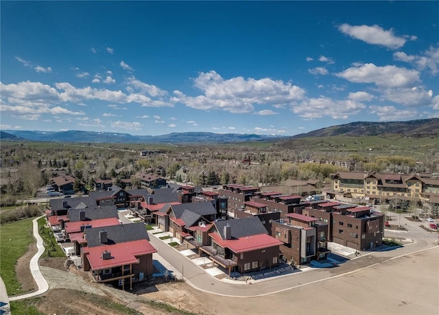 birds eye view of property featuring a mountain view