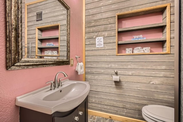 133 Lake Dr, Florissant, CO 80816 - bathroom featuring toilet and vanity