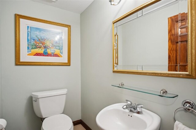 631 Village Rd Unit 36450, Breckenridge, CO 80424 - bathroom with toilet, a sink, and baseboards