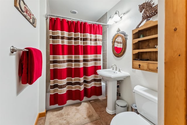 960 Whispering Pines Ln, Breckenridge, CO 80424 - full bathroom featuring shower / bath combo, toilet, tile patterned floors, and a sink