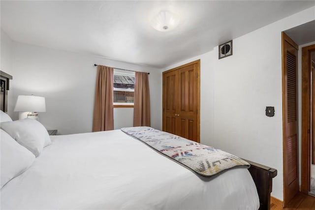 316 Hummingbird Cir, Silverthorne, CO 80498 - bedroom featuring wood finished floors