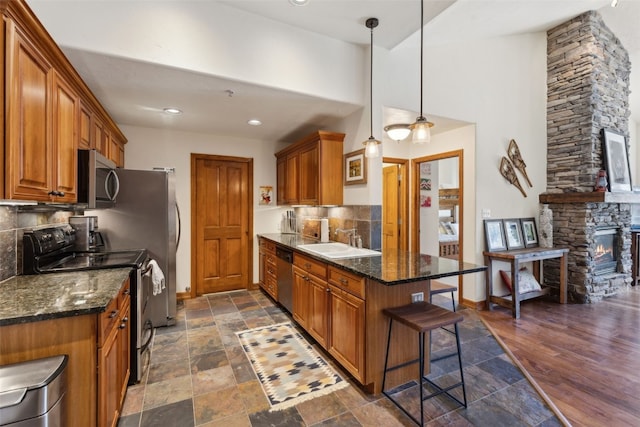 101 E Main St Unit 301, Frisco, CO 80443 - kitchen featuring stainless steel appliances, a sink, brown cabinets, a kitchen breakfast bar, and recessed lighting