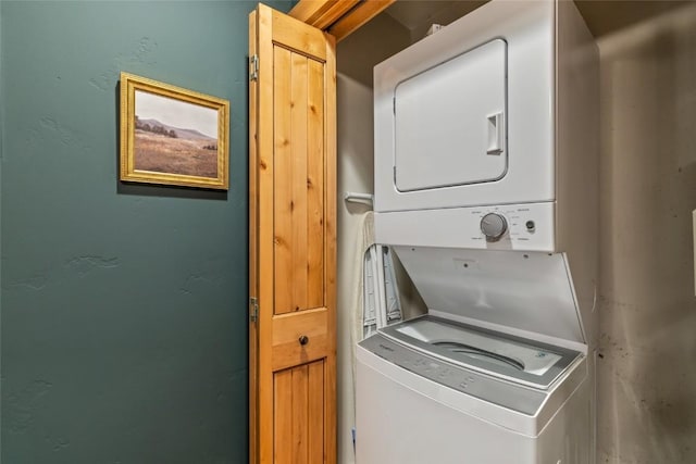 1655 Ranch Rd Unit 403, Steamboat Springs, CO 80487 - laundry area featuring stacked washer / drying machine