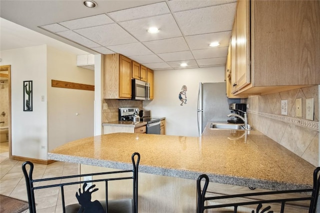 611 Village Rd Unit 21170, Breckenridge, CO 80424 - kitchen with recessed lighting, stainless steel appliances, backsplash, a sink, and a peninsula