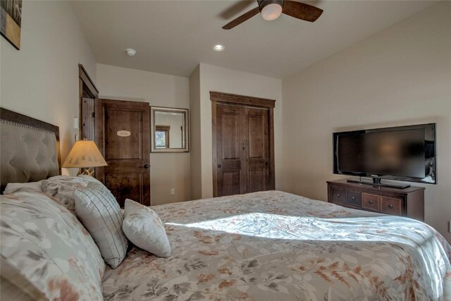 bedroom with ceiling fan