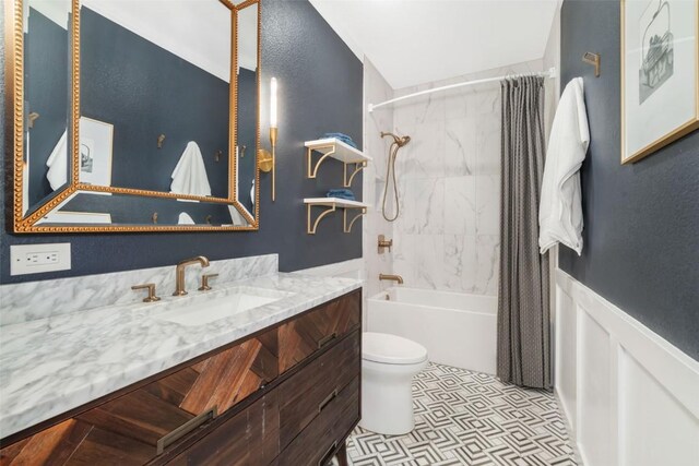 30600 Ormega Way, Oak Creek, CO 80467 - full bath featuring vanity, toilet, shower / tub combo with curtain, and wainscoting