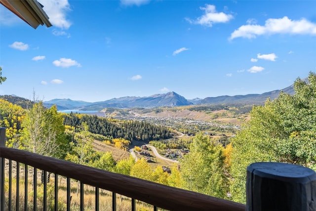 731 Lakeview Cir, Silverthorne, CO 80498 - view of mountain background