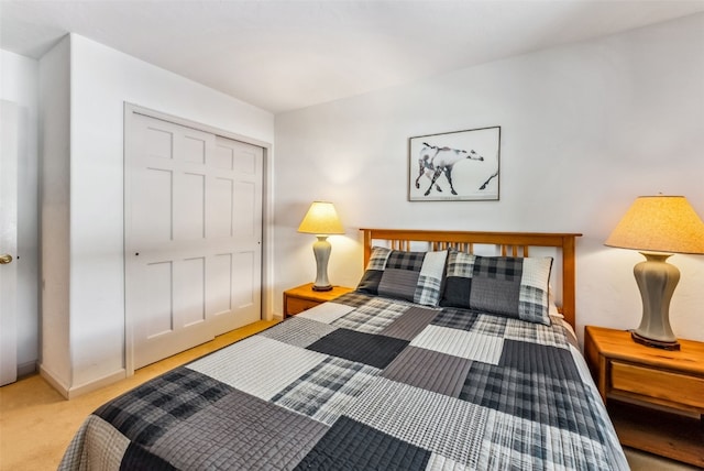 bedroom featuring baseboards, a closet, and carpet