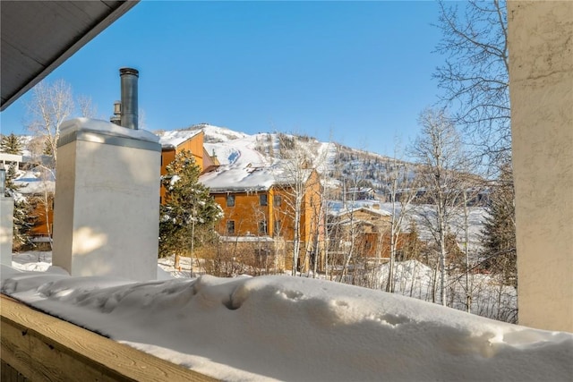 exterior details featuring a mountain view
