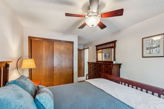 4612 Ryan Gulch Rd Unit 4612, Silverthorne, CO 80498 - bedroom with a textured ceiling, a closet, and a ceiling fan