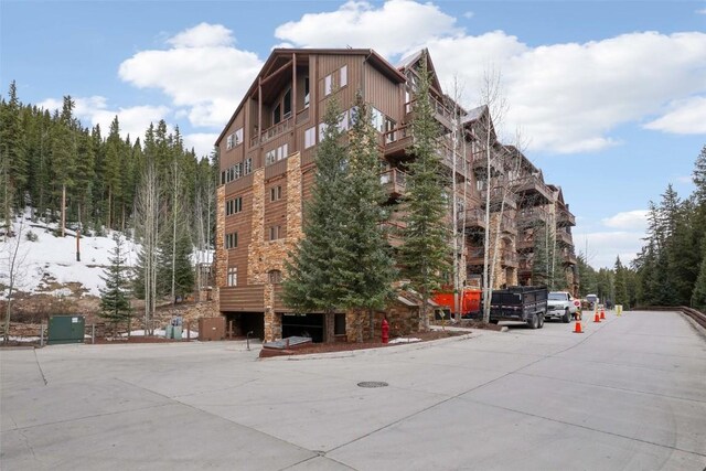 224 Trailhead Dr Unit 3075, Keystone, CO 80435 - bedroom featuring baseboards, a baseboard radiator, multiple windows, and light colored carpet