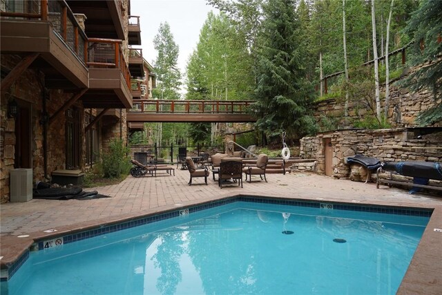 224 Trailhead Dr Unit 3075, Keystone, CO 80435 - full bath with a sink, tile walls, toilet, and visible vents