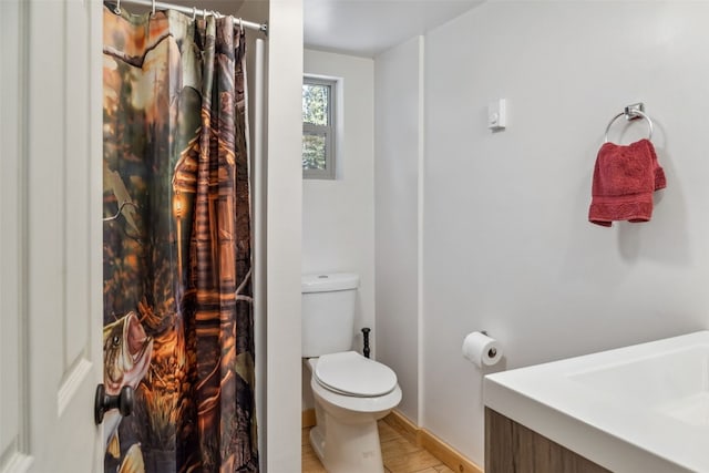 bathroom featuring toilet and a shower with shower curtain