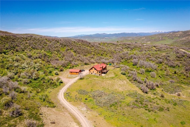 drone / aerial view featuring a mountain view
