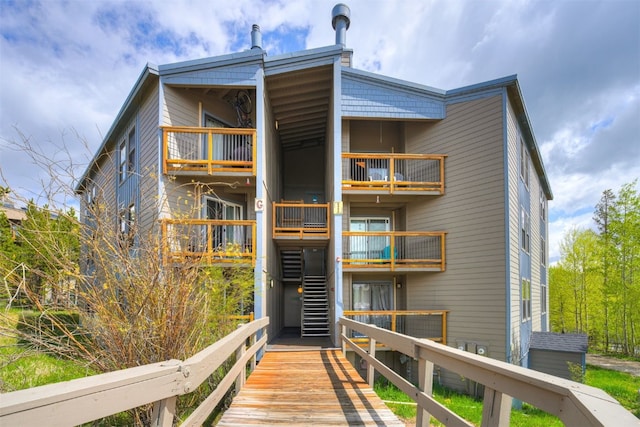 8500 Ryan Gulch Rd Unit G2, Wildernest, CO 80498 - back of house with a balcony