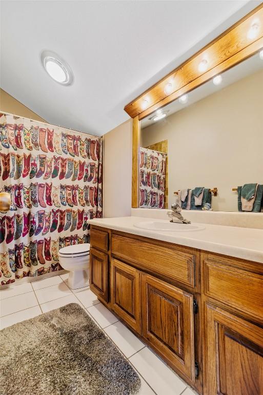 91200 Ryan Gulch Rd Unit 91223, Silverthorne, CO 80498 - bathroom featuring tile patterned floors, toilet, vanity, and a shower with curtain