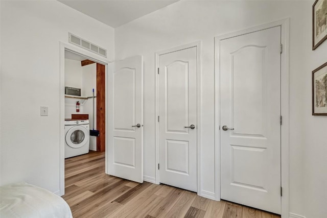 972 N Quarter Horse Rd, Jefferson, CO 80456 - bedroom with visible vents, light wood-style floors, and washer / clothes dryer