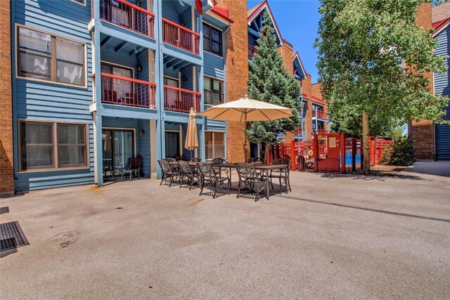 100 S Park Ave Unit E113, Breckenridge, CO 80424 - view of property's community featuring a patio