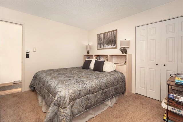 490 Kings Crossing Rd Unit 321, Winter Park, CO 80482 - carpeted bedroom featuring a textured ceiling and a closet