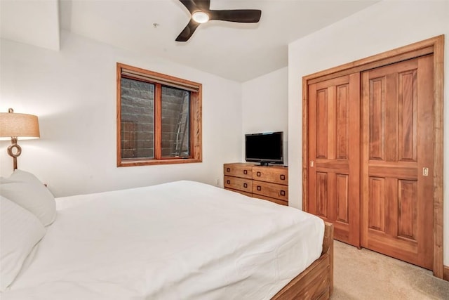 bedroom featuring light carpet and a ceiling fan