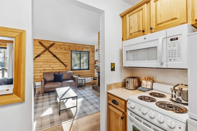 1937 Soda Ridge Rd Unit 1146, Keystone, CO 80435 - kitchen featuring open floor plan, light wood-style flooring, white appliances, and a wealth of natural light