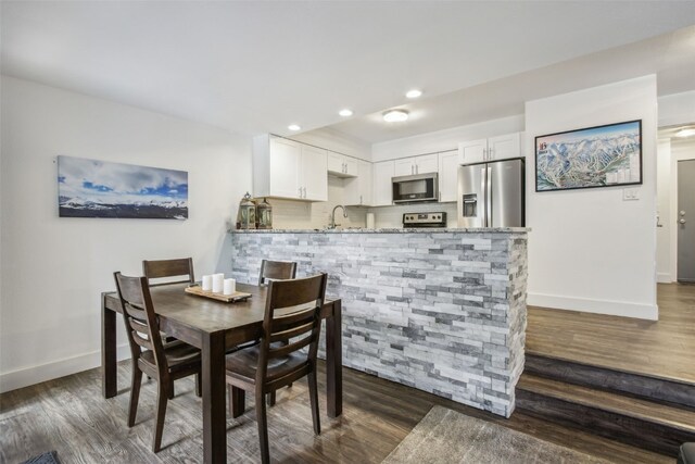 dining room featuring baseboards, recessed lighting, and dark wood-style floors
