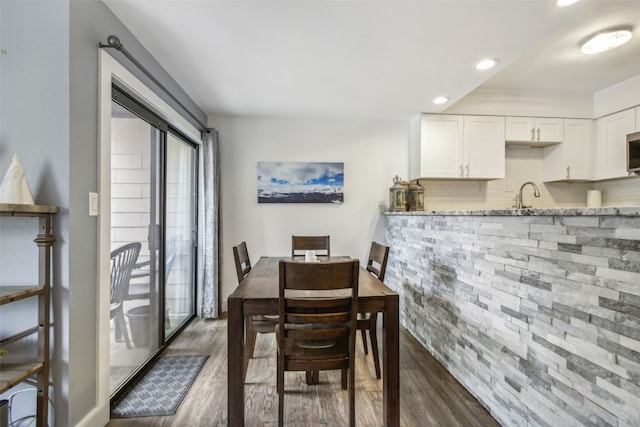 dining space featuring dark wood-style floors and recessed lighting