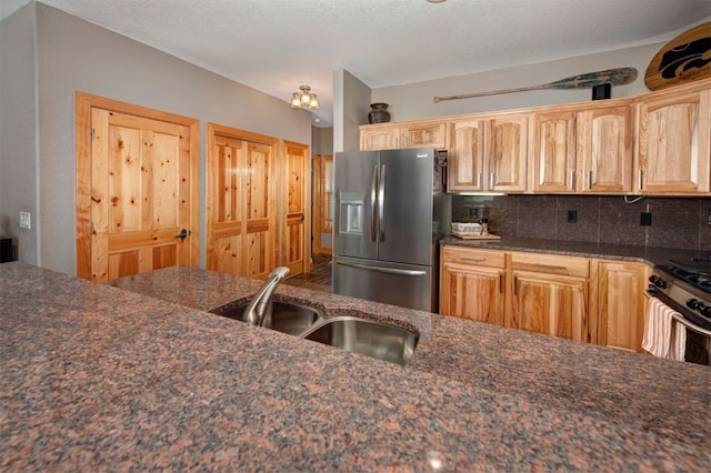 164 Buck Ridge Rd Unit 164, Summit Cove, CO 80435 - kitchen featuring appliances with stainless steel finishes, backsplash, and light brown cabinets