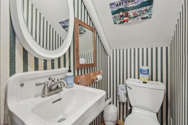 114 N French St, Breckenridge, CO 80424 - bathroom with a sink, toilet, and wallpapered walls