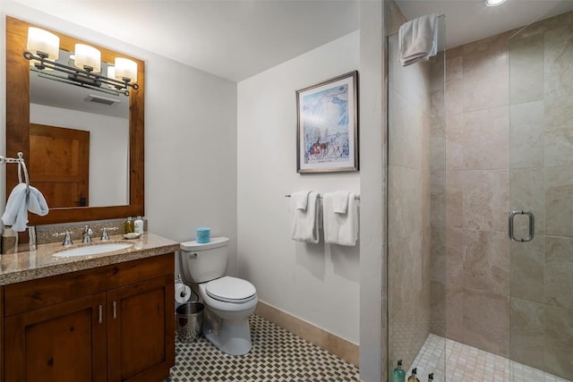 full bath featuring toilet, visible vents, baseboards, a shower stall, and vanity