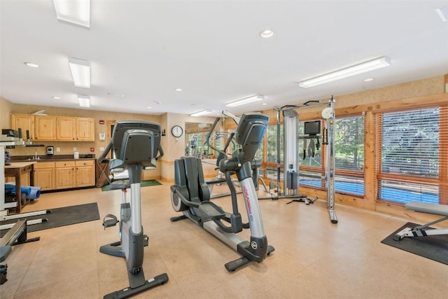exercise room featuring recessed lighting