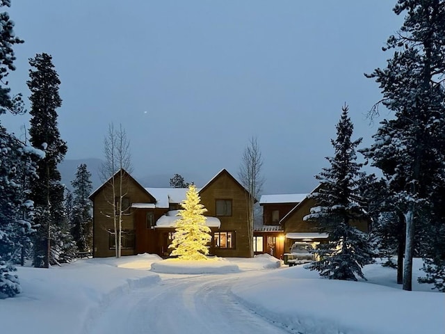 view of front of property